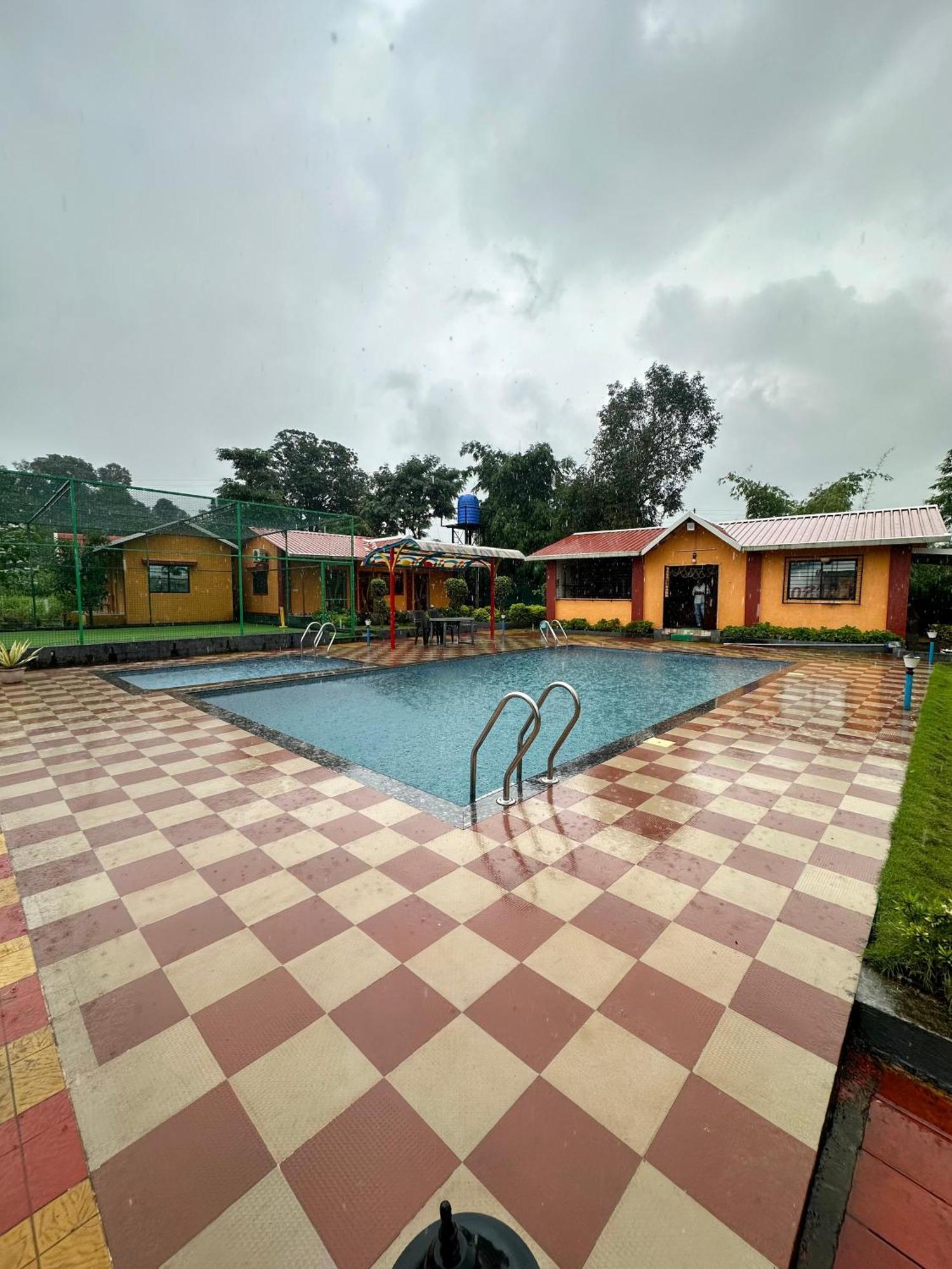 Karjat Ap Resort Exteriör bild