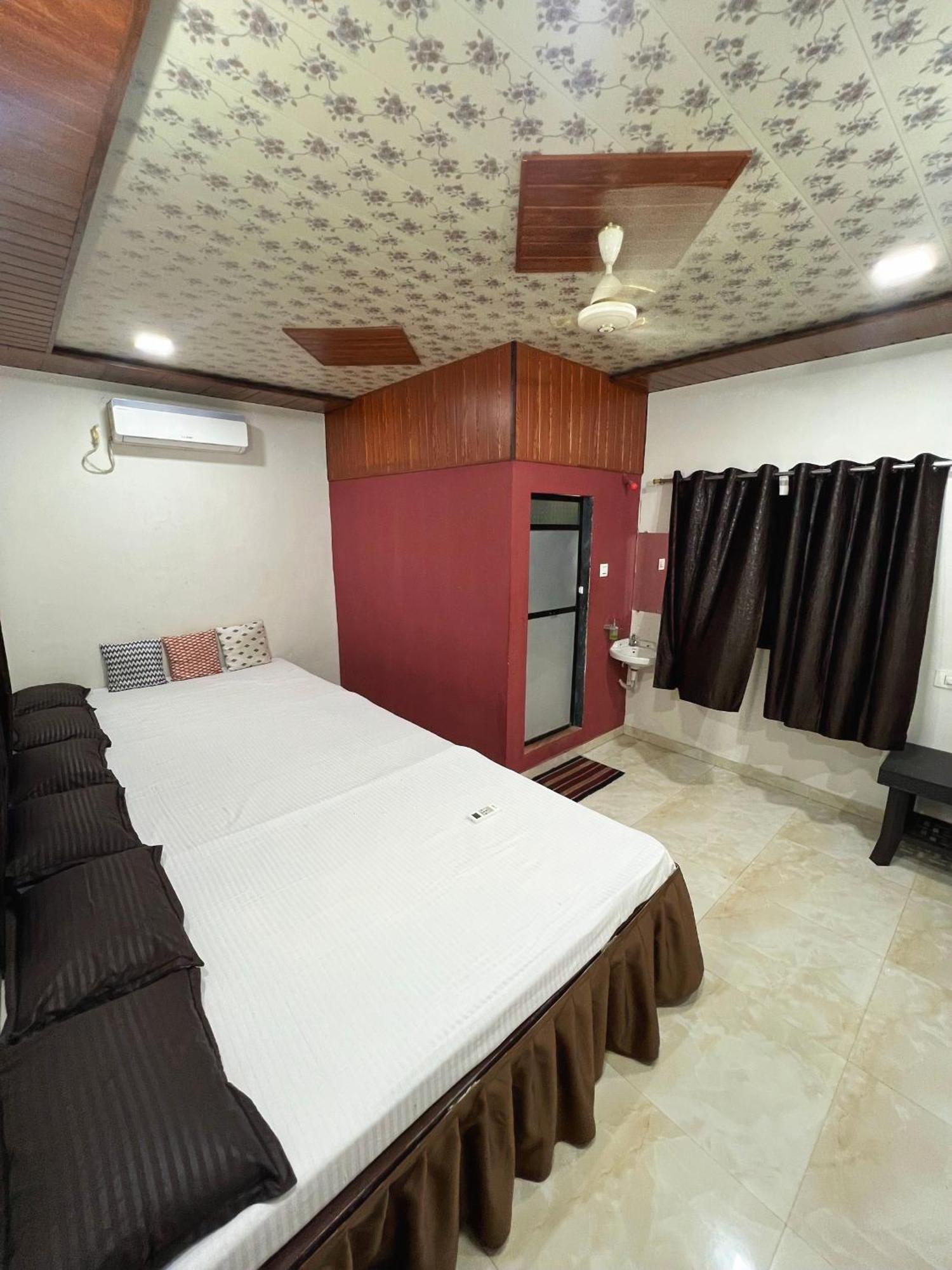 Karjat Ap Resort Exteriör bild