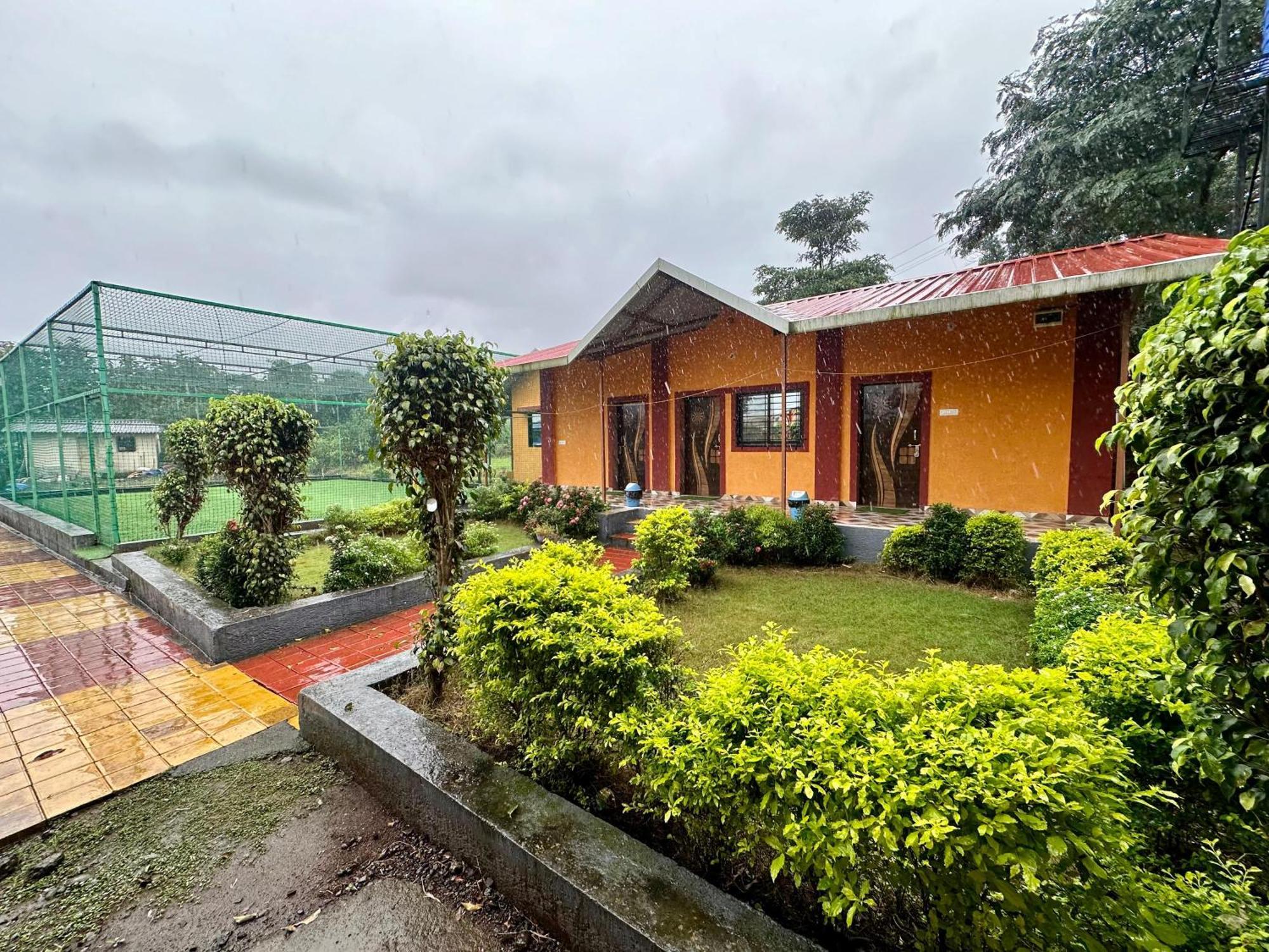 Karjat Ap Resort Exteriör bild
