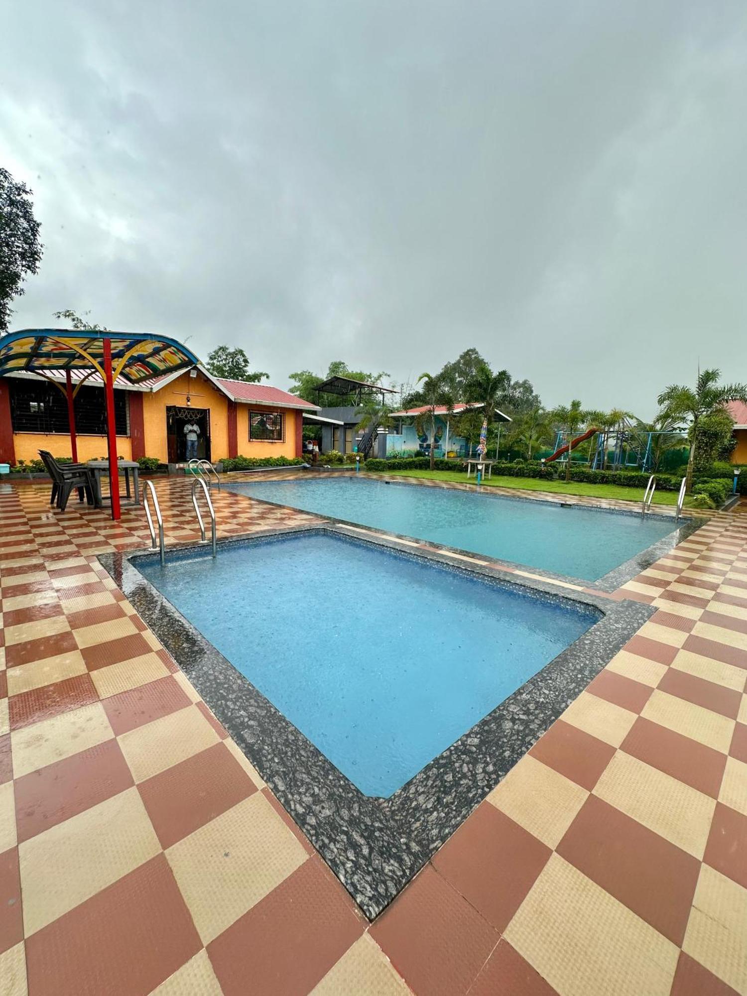 Karjat Ap Resort Exteriör bild
