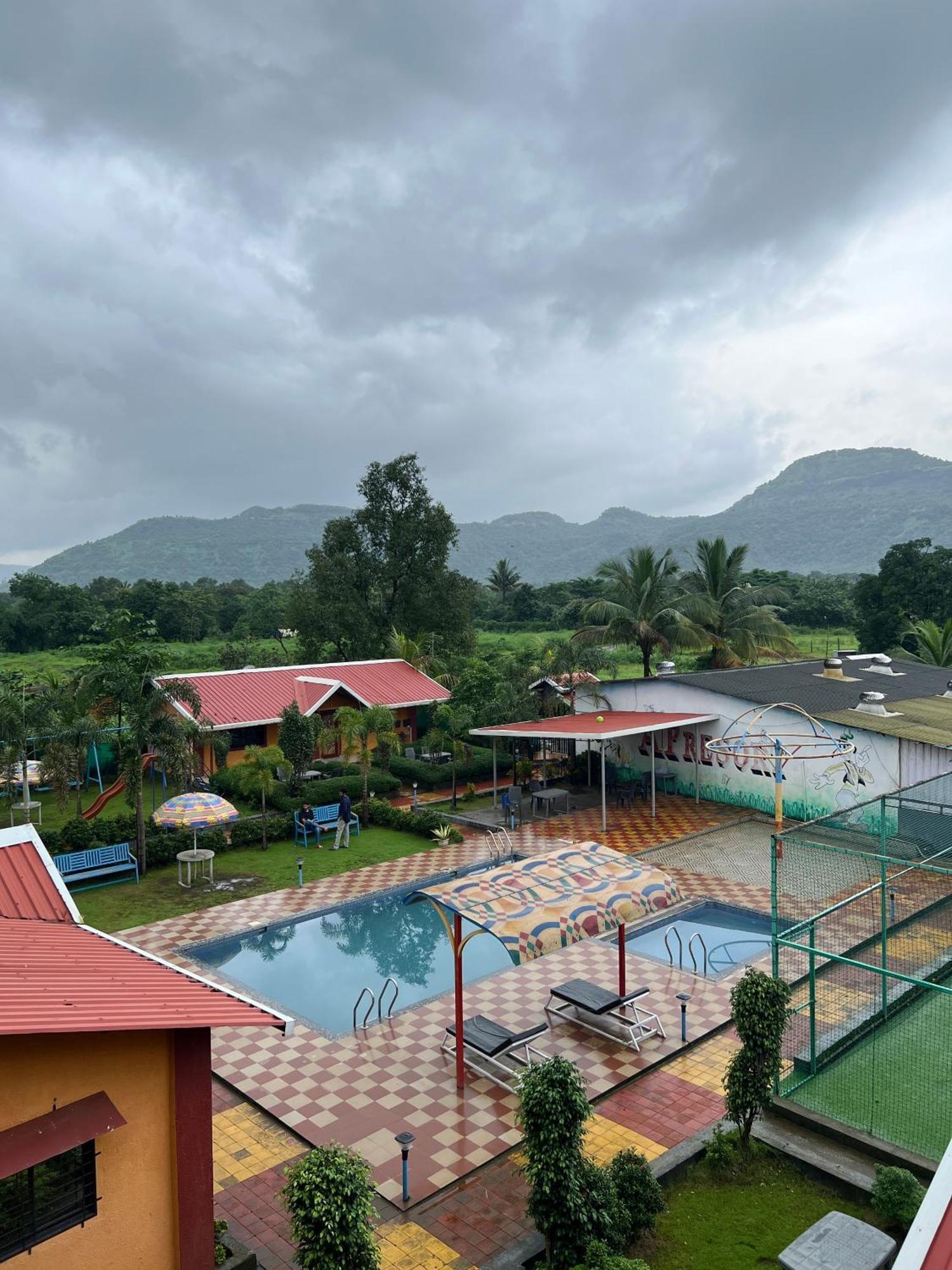 Karjat Ap Resort Exteriör bild